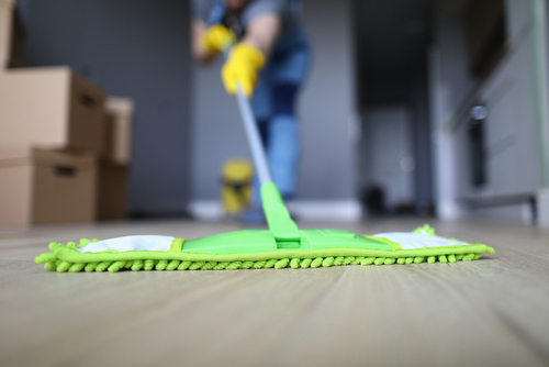 What are some cleaning do's and don'ts for property managers