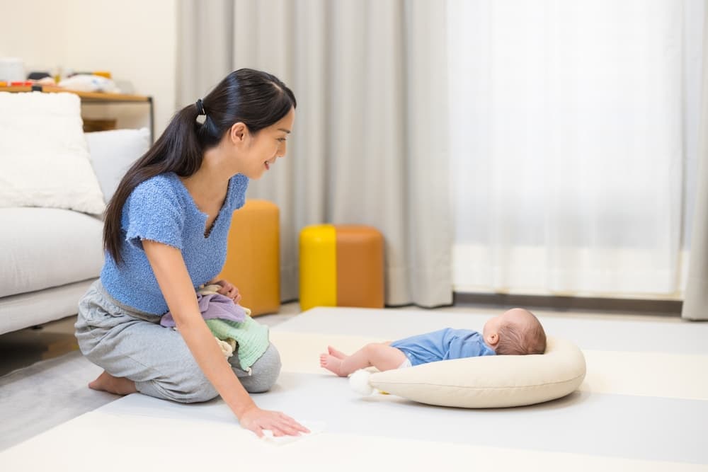 How to clean the house when you have an infant